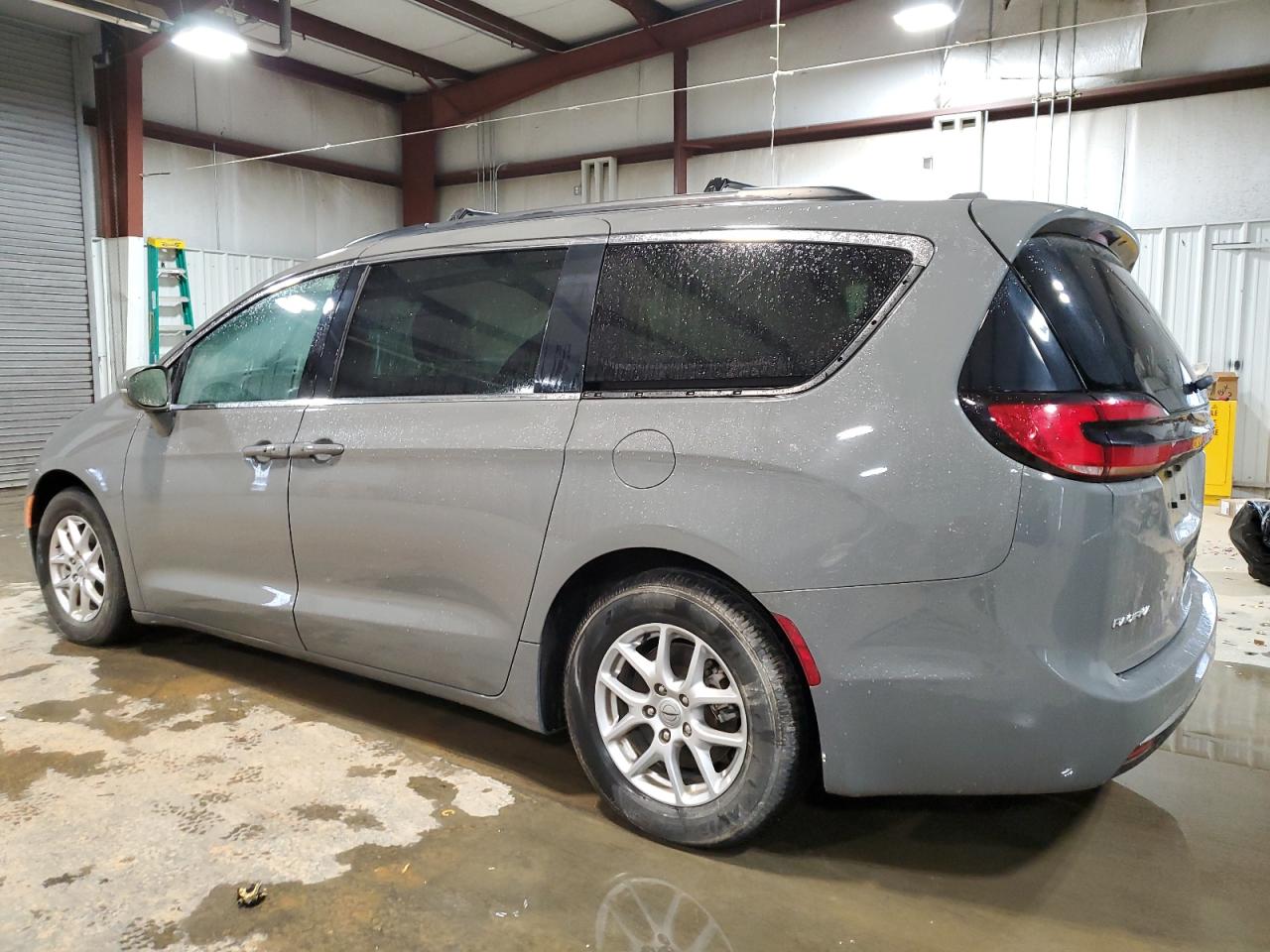 2022 Chrysler Pacifica - Image 2