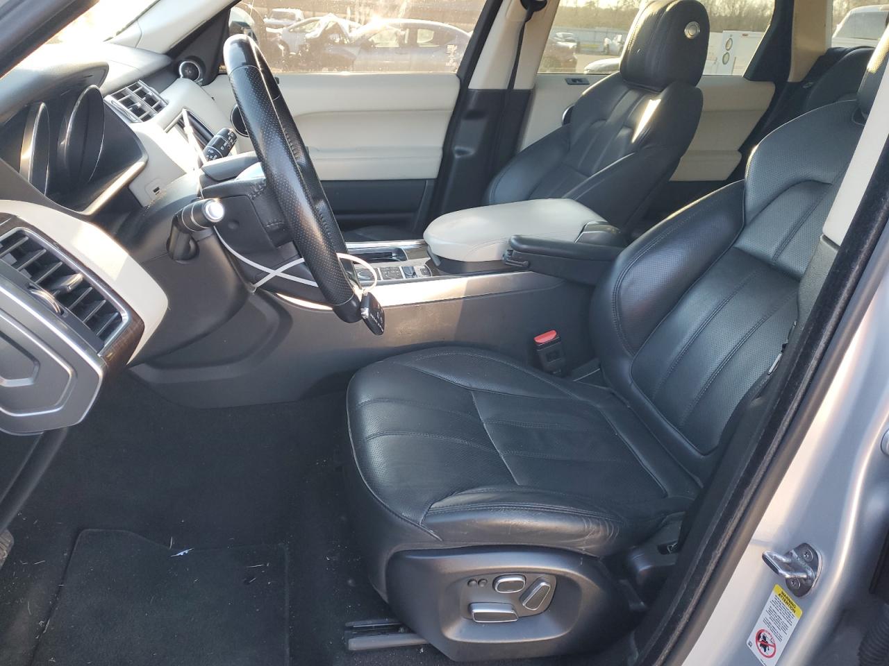 2015 Land Rover Range Rover - Image 7