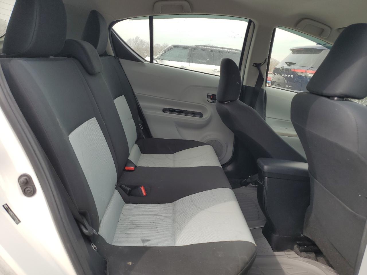 2012 Toyota Prius - Image 10