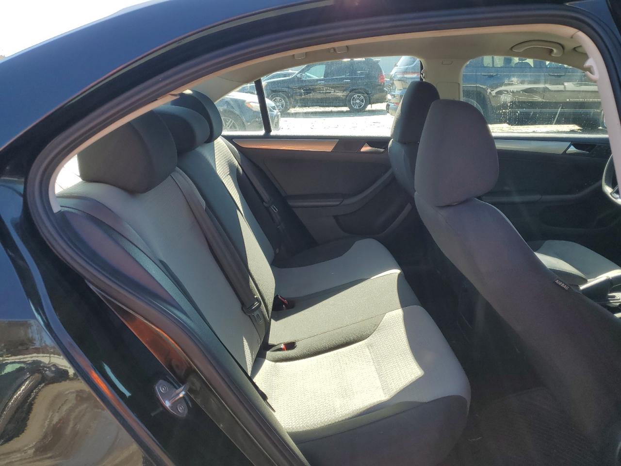2017 Volkswagen Jetta - Image 10