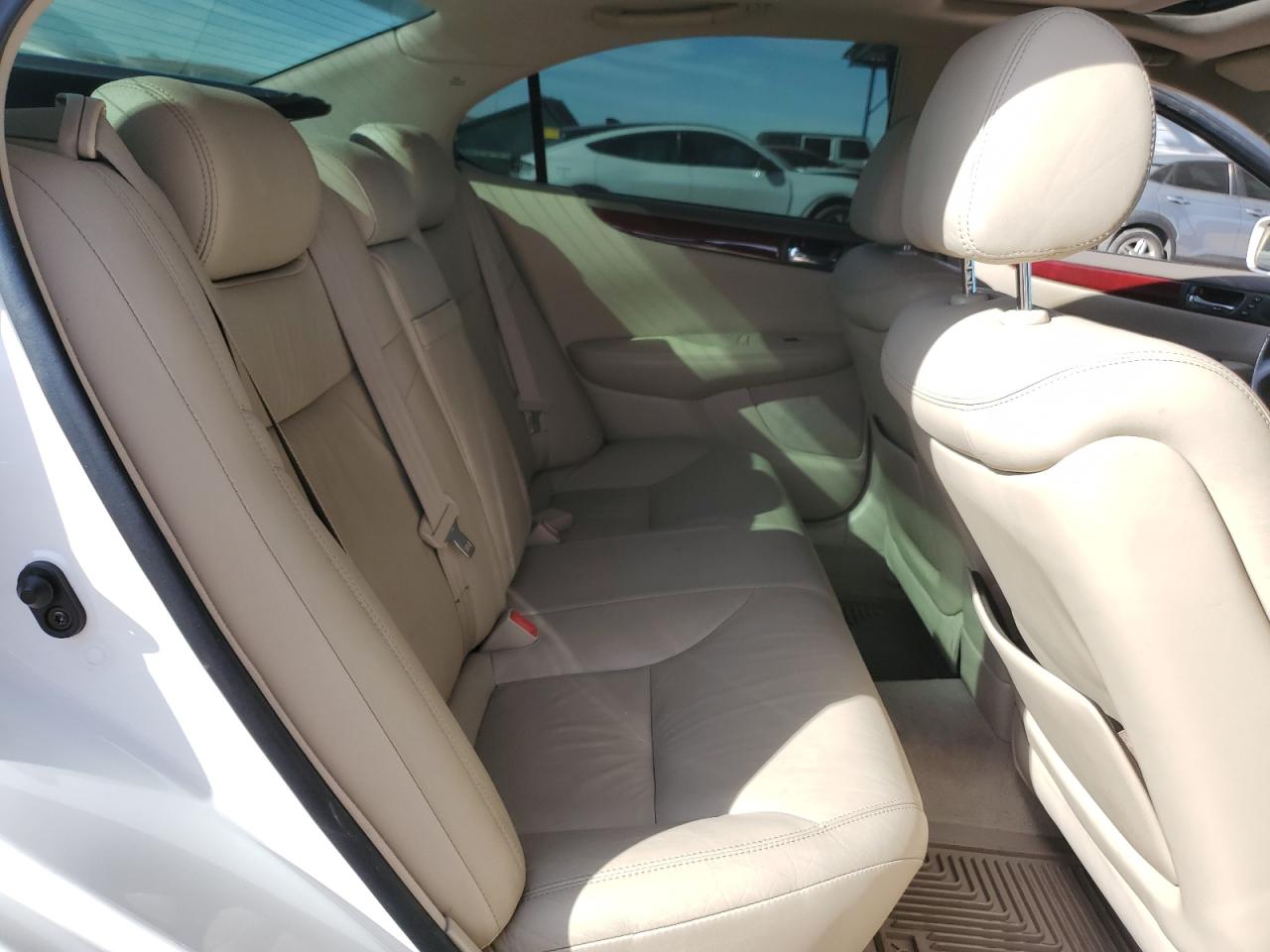 2004 Lexus ES - Image 10