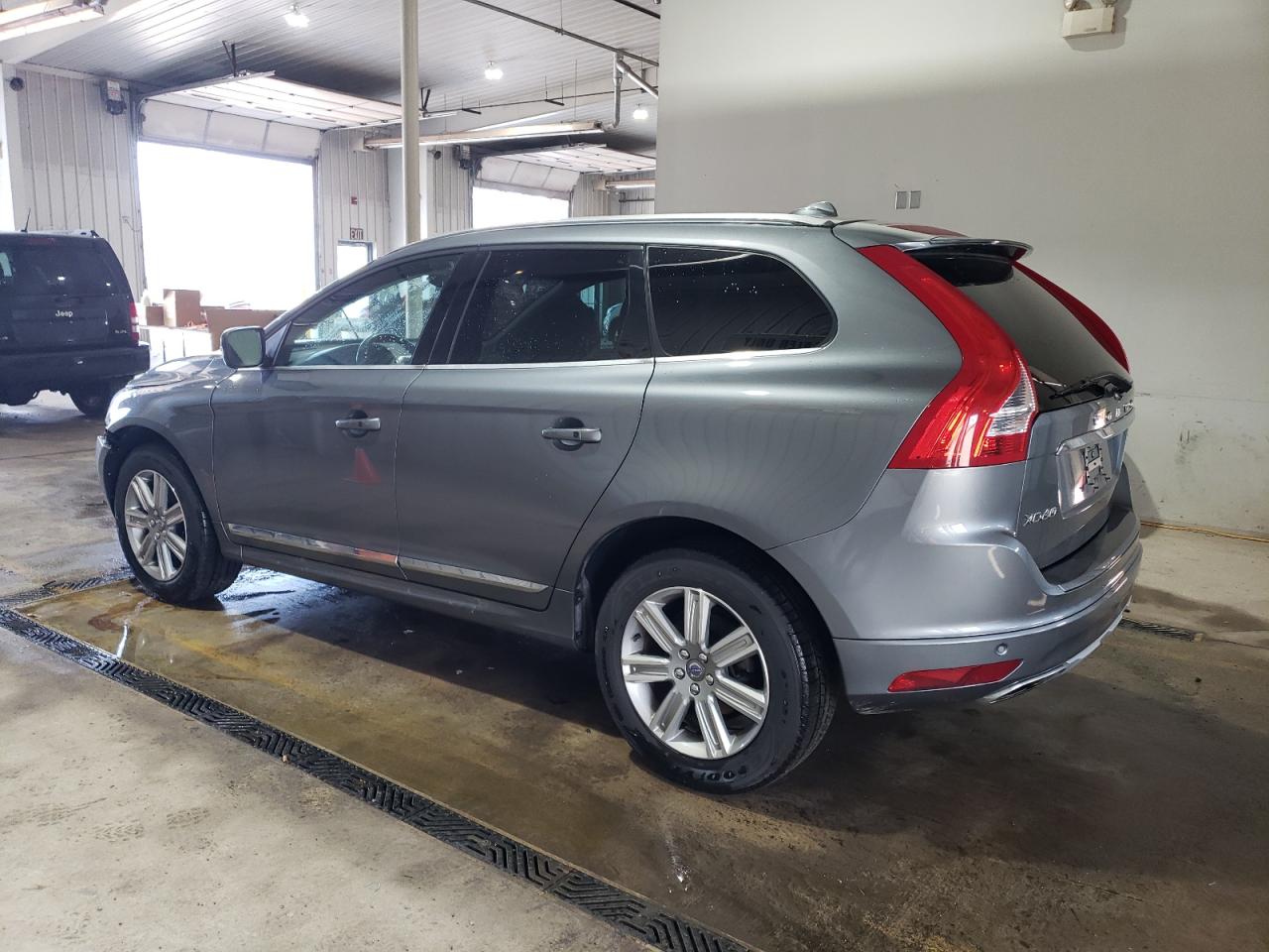 2017 Volvo XC60 - Image 2