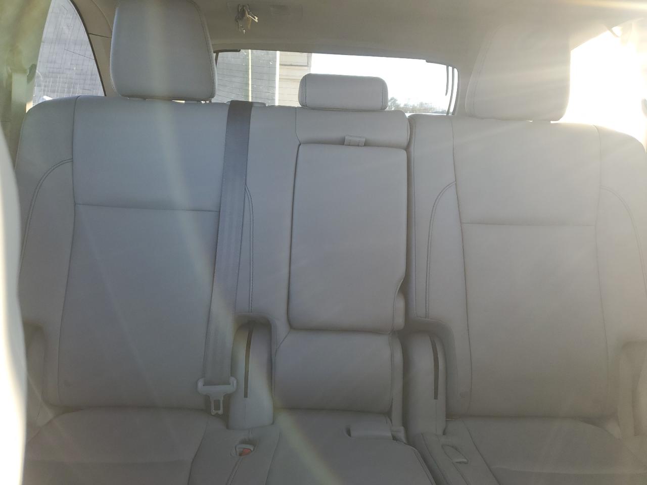 2016 Toyota Highlander - Image 10