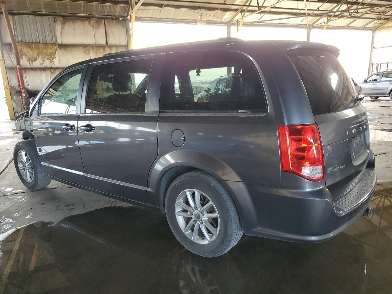 2019 Dodge Caravan - Image 2