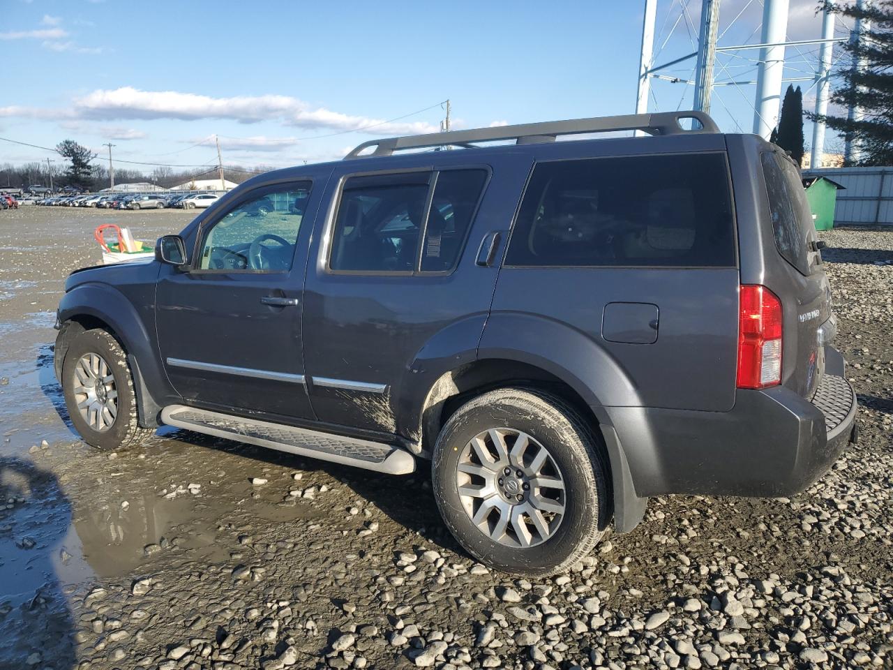2011 Nissan Pathfinder - Image 2