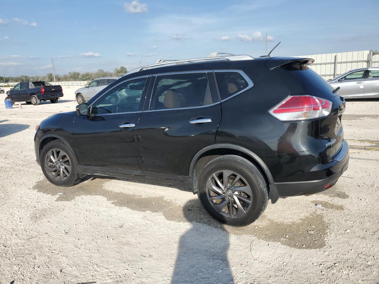 2016 Nissan Rogue - Image 2