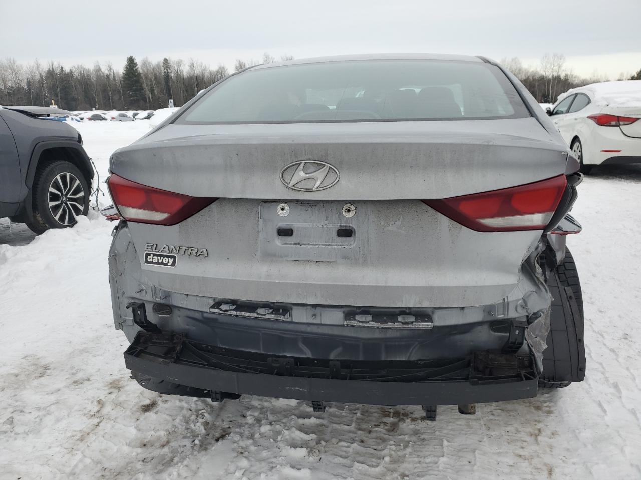 2017 Hyundai Elantra - Image 6