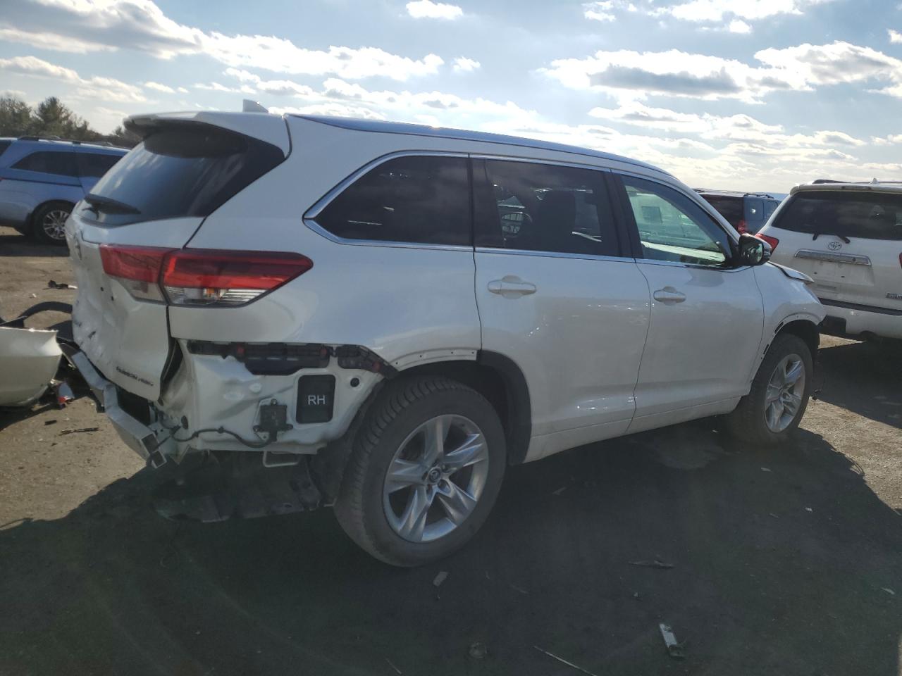 2019 Toyota Highlander - Image 3
