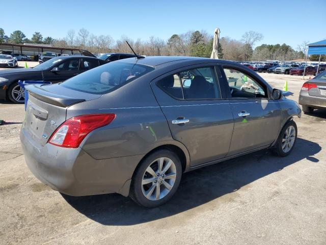 Sedans NISSAN VERSA 2014 Srebrny
