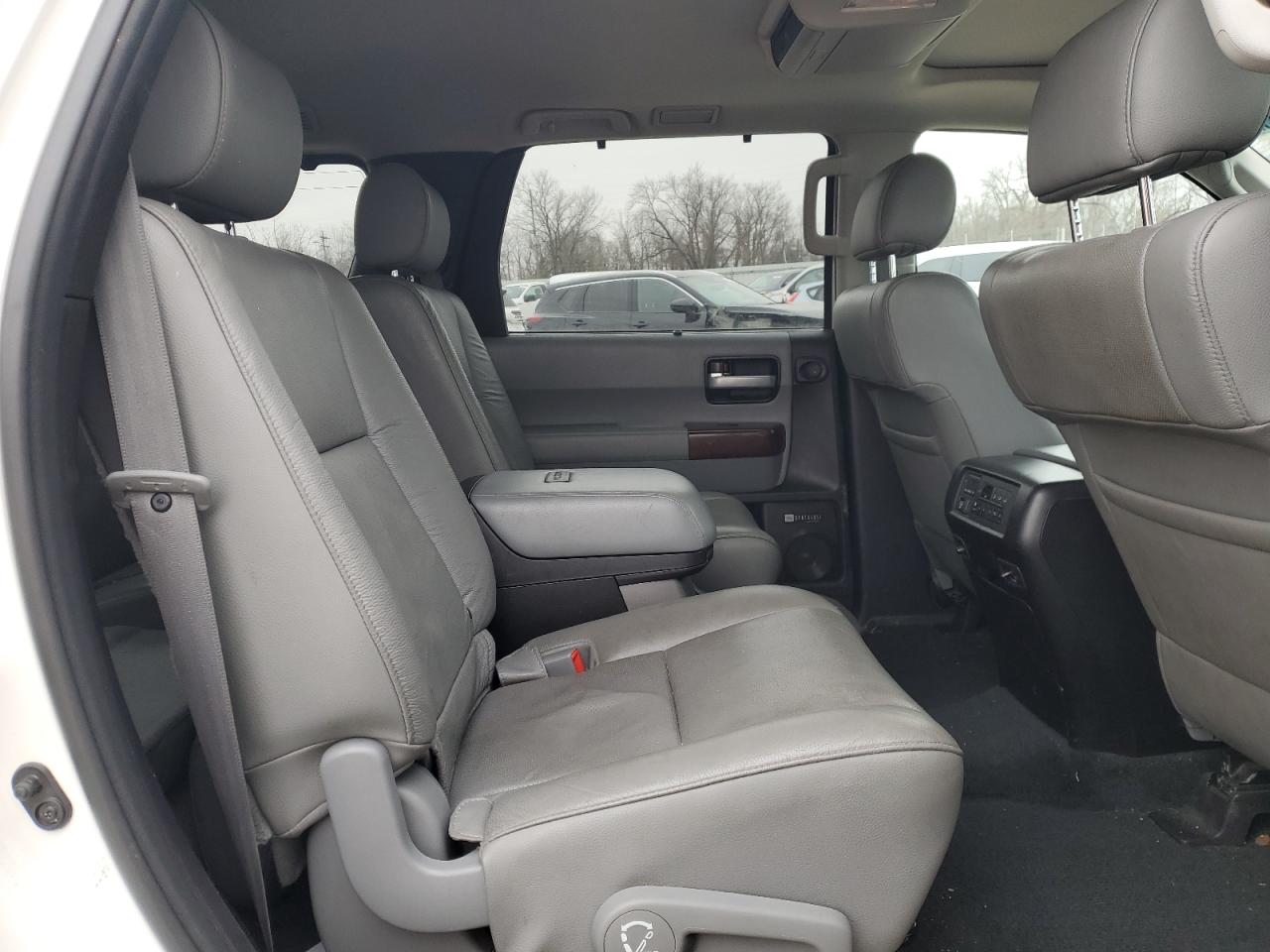 2015 Toyota Sequoia - Image 11