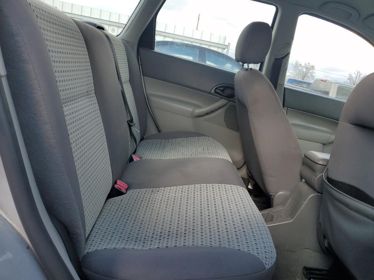 2005 Ford Focus - Image 11
