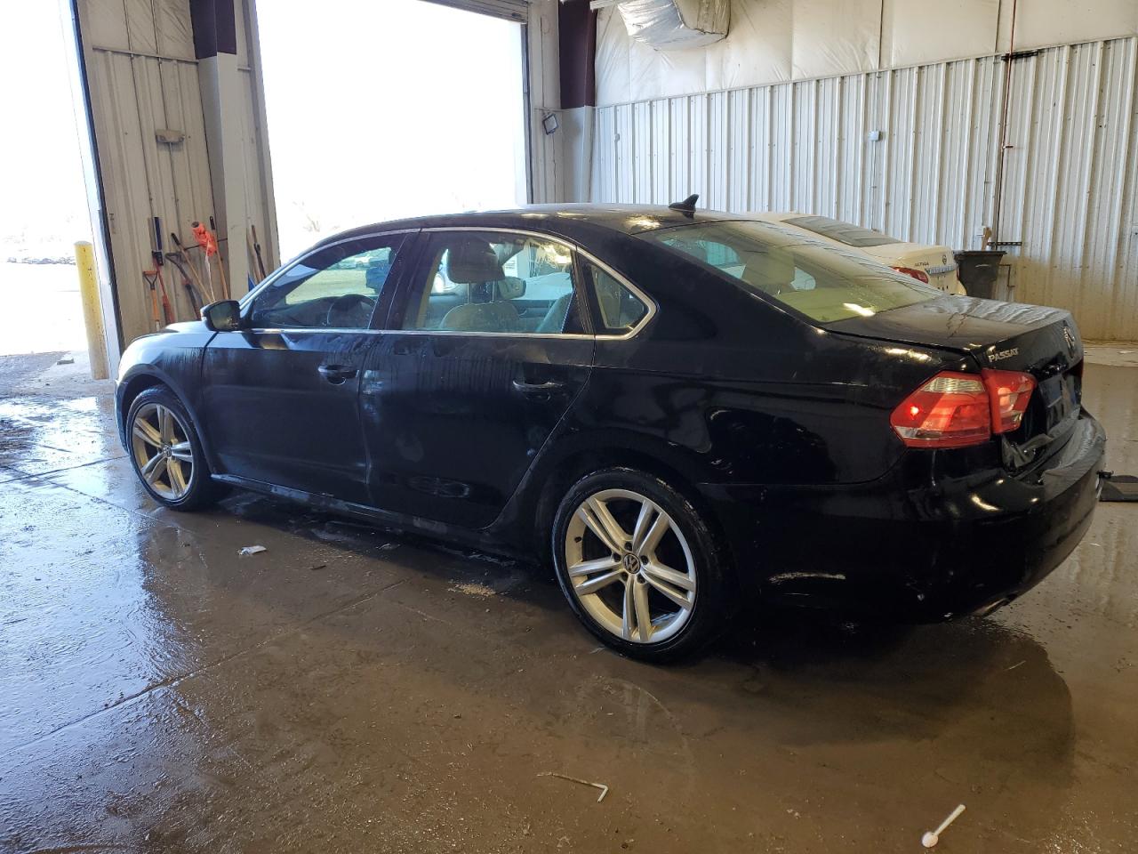 2014 Volkswagen Passat - Image 2