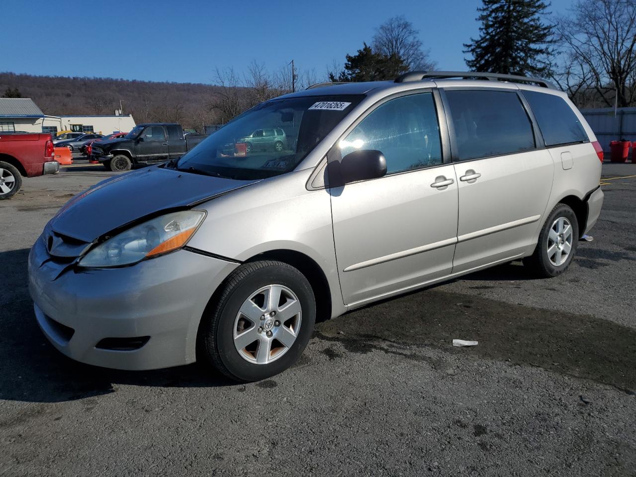 2010 Toyota Sienna - Image 1