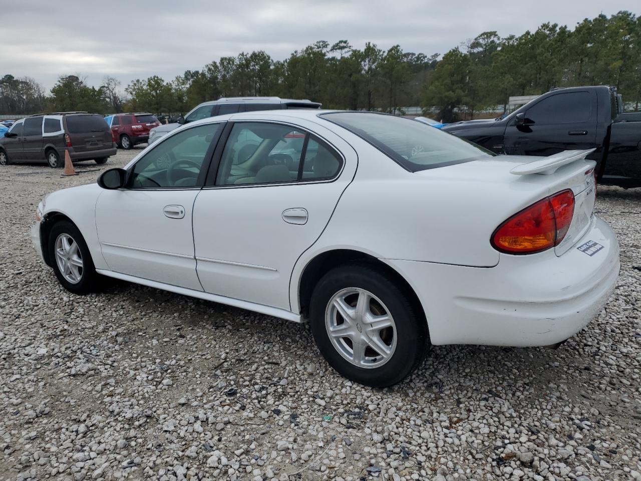 2004 Oldsmobile Alero - Image 2