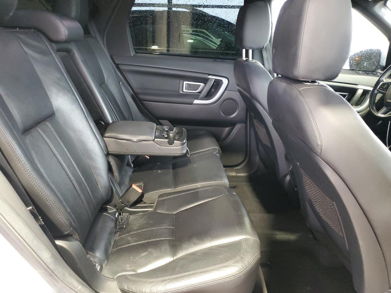 2016 Land Rover Discovery - Image 11