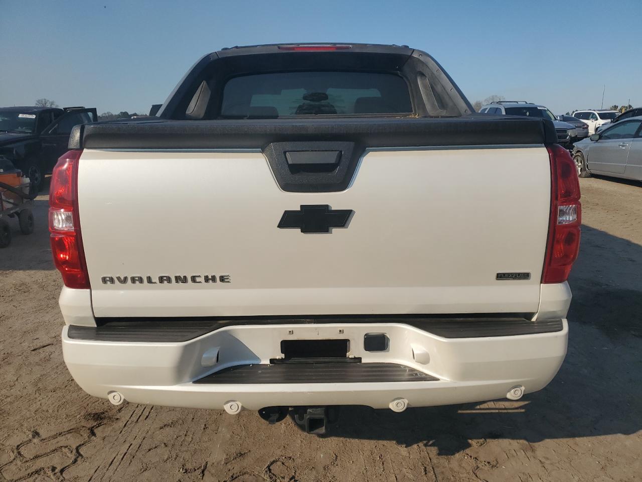 2011 Chevrolet Avalanche - Image 6