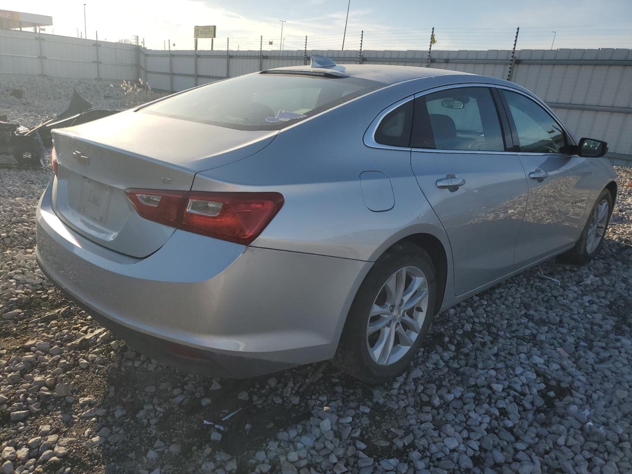 2018 Chevrolet Malibu - Image 3