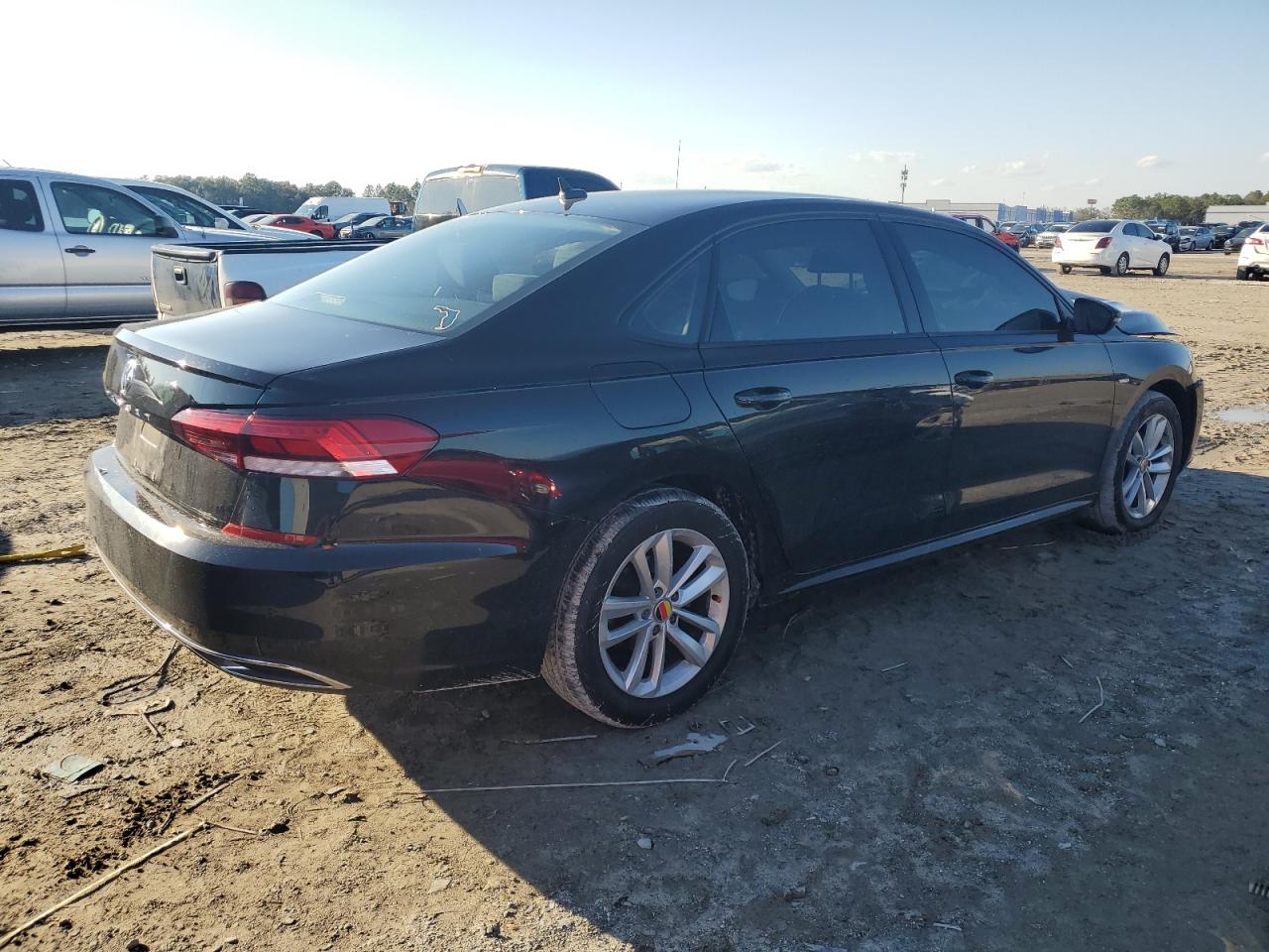2020 Volkswagen Passat - Image 3