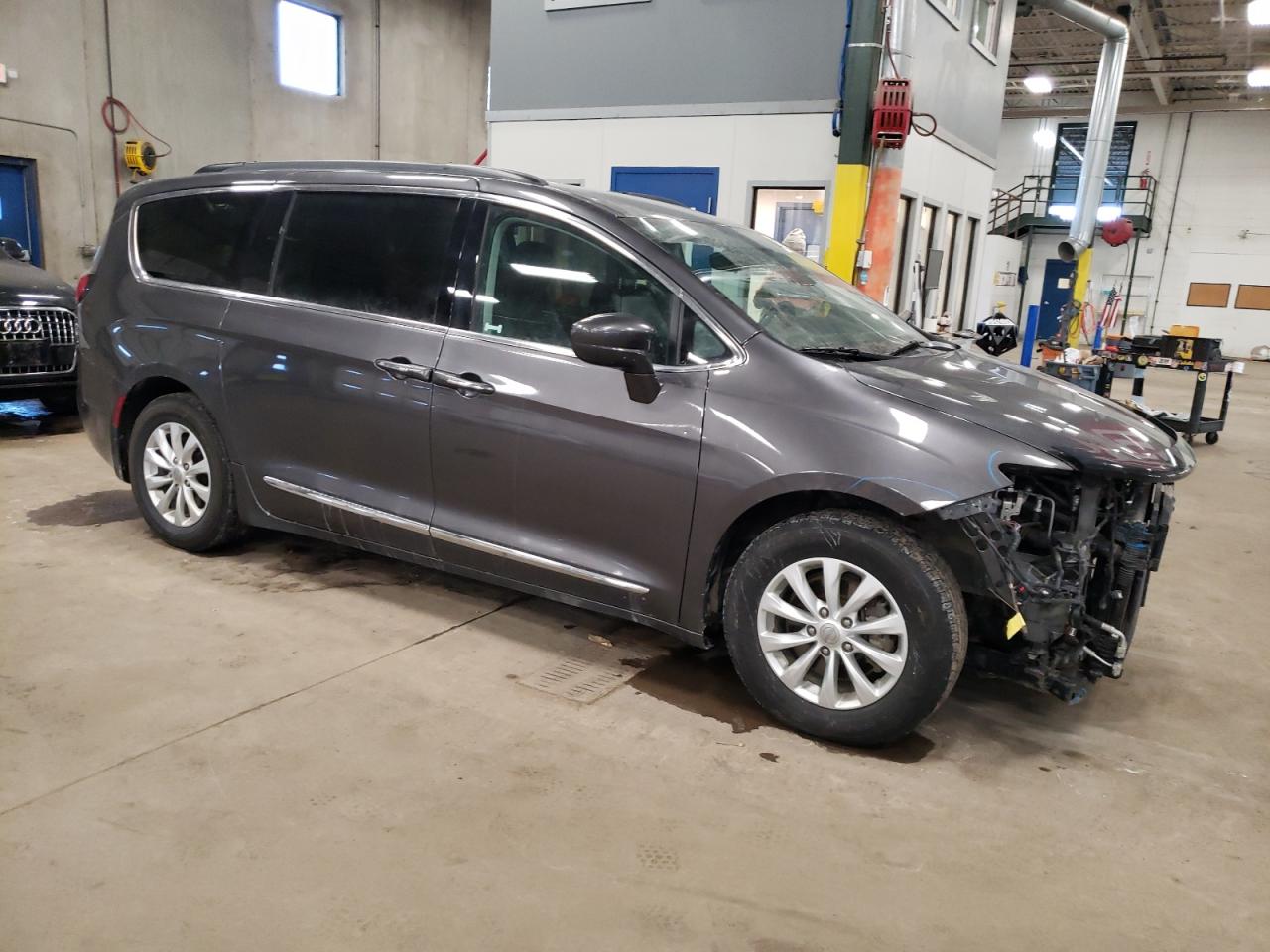 2017 Chrysler Pacifica - Image 4