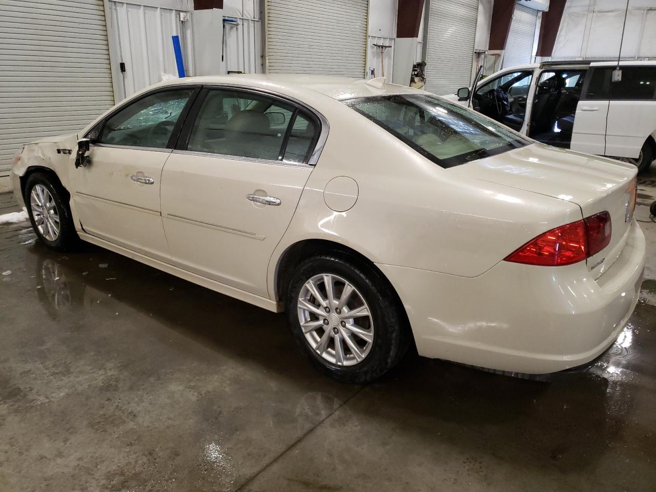 2010 Buick Lucerne - Image 2