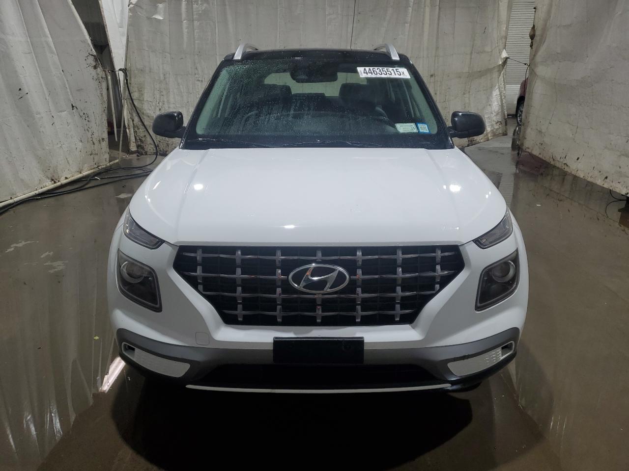 2022 Hyundai Venue - Image 5