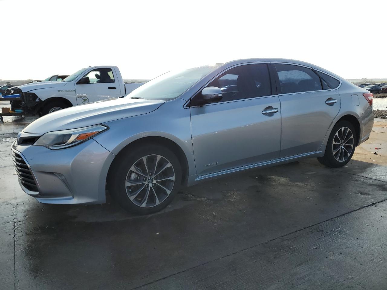 2016 Toyota Avalon - Image 1