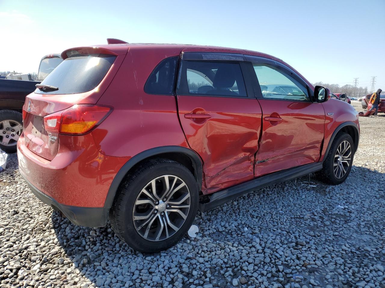 2017 Mitsubishi Outlander - Image 3
