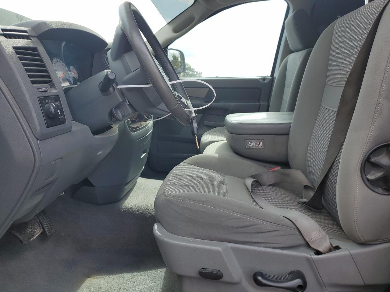 2006 Dodge RAM - Image 7