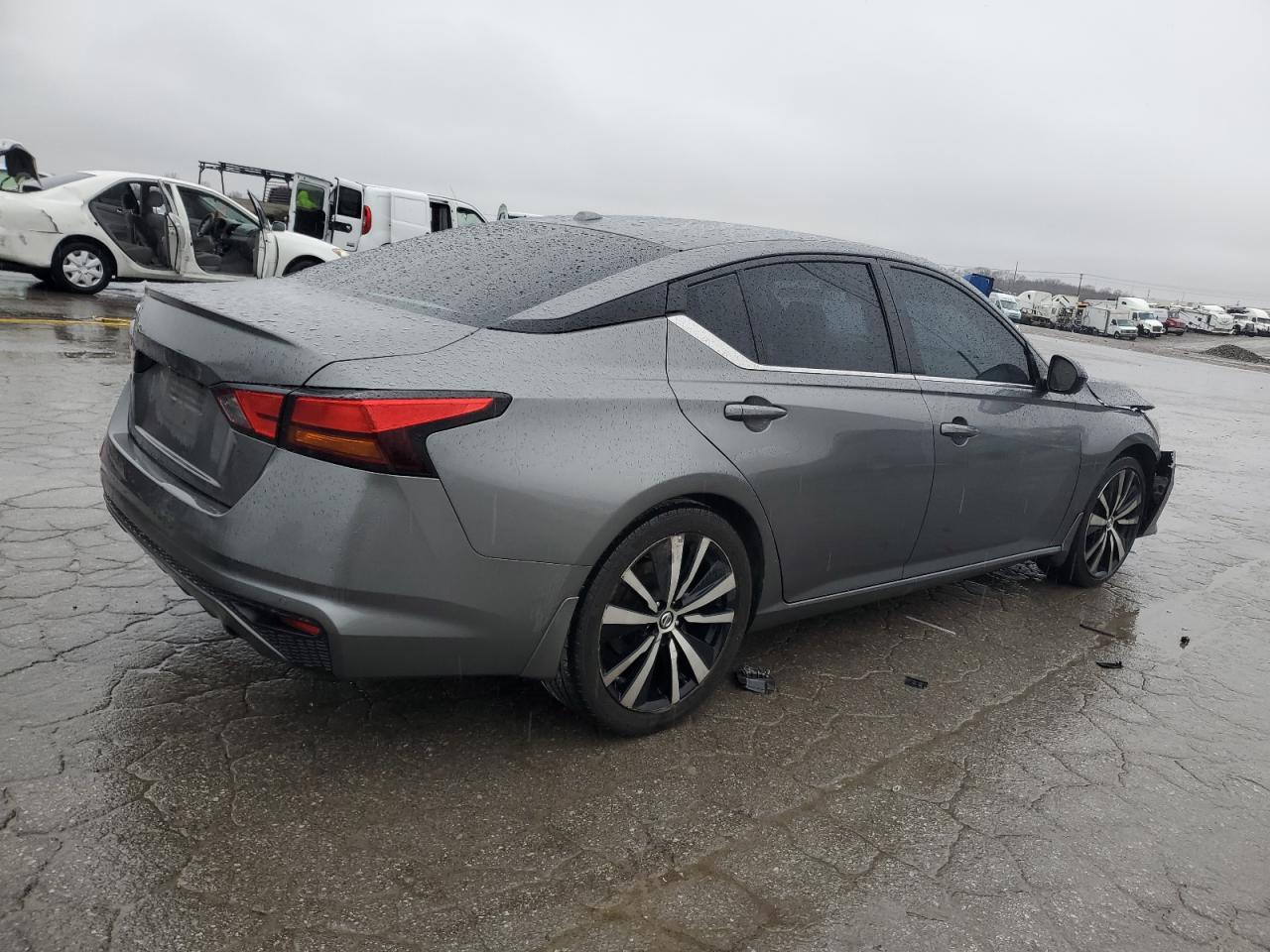 2020 Nissan Altima - Image 3