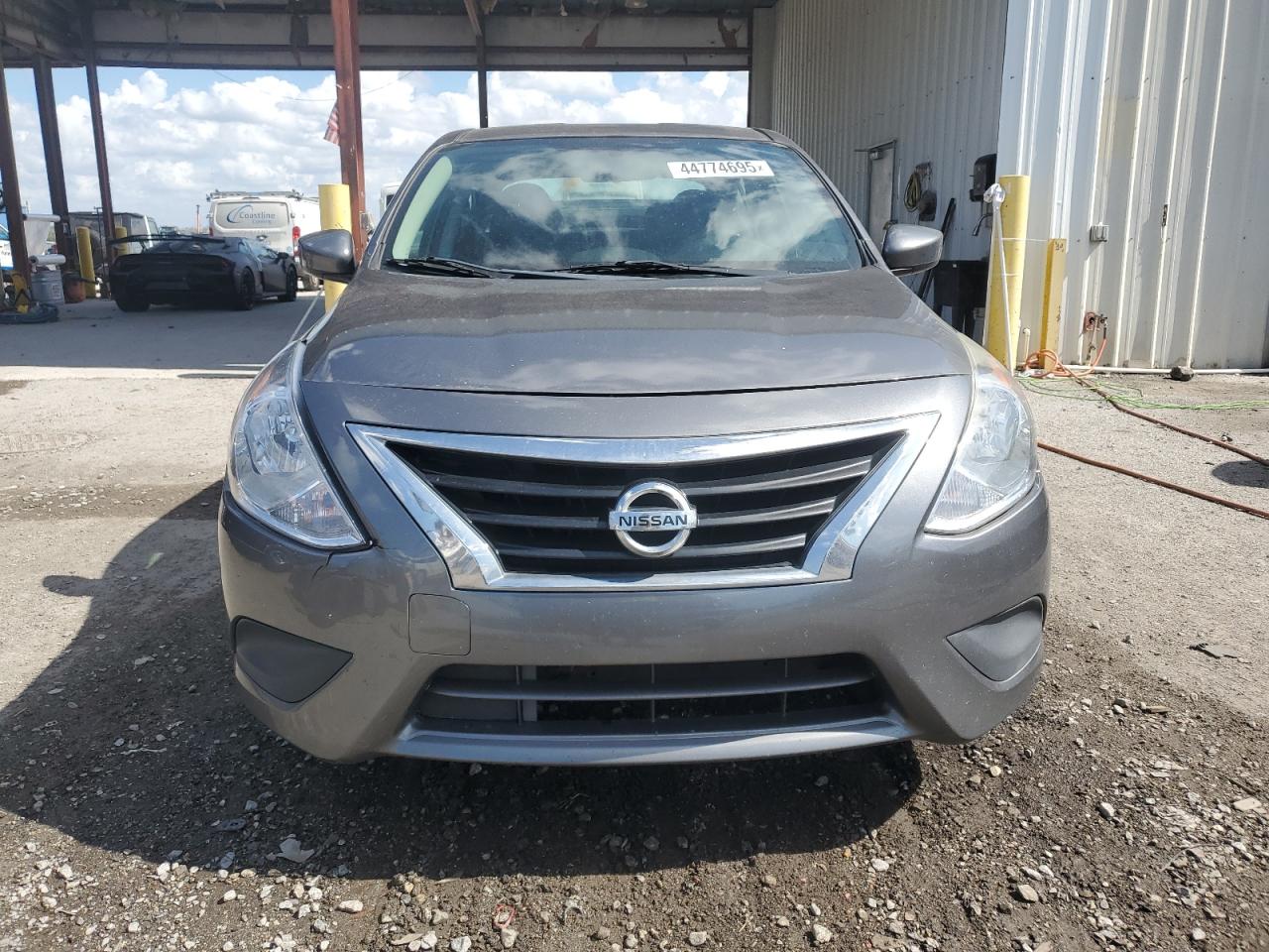 2019 Nissan Versa - Image 5
