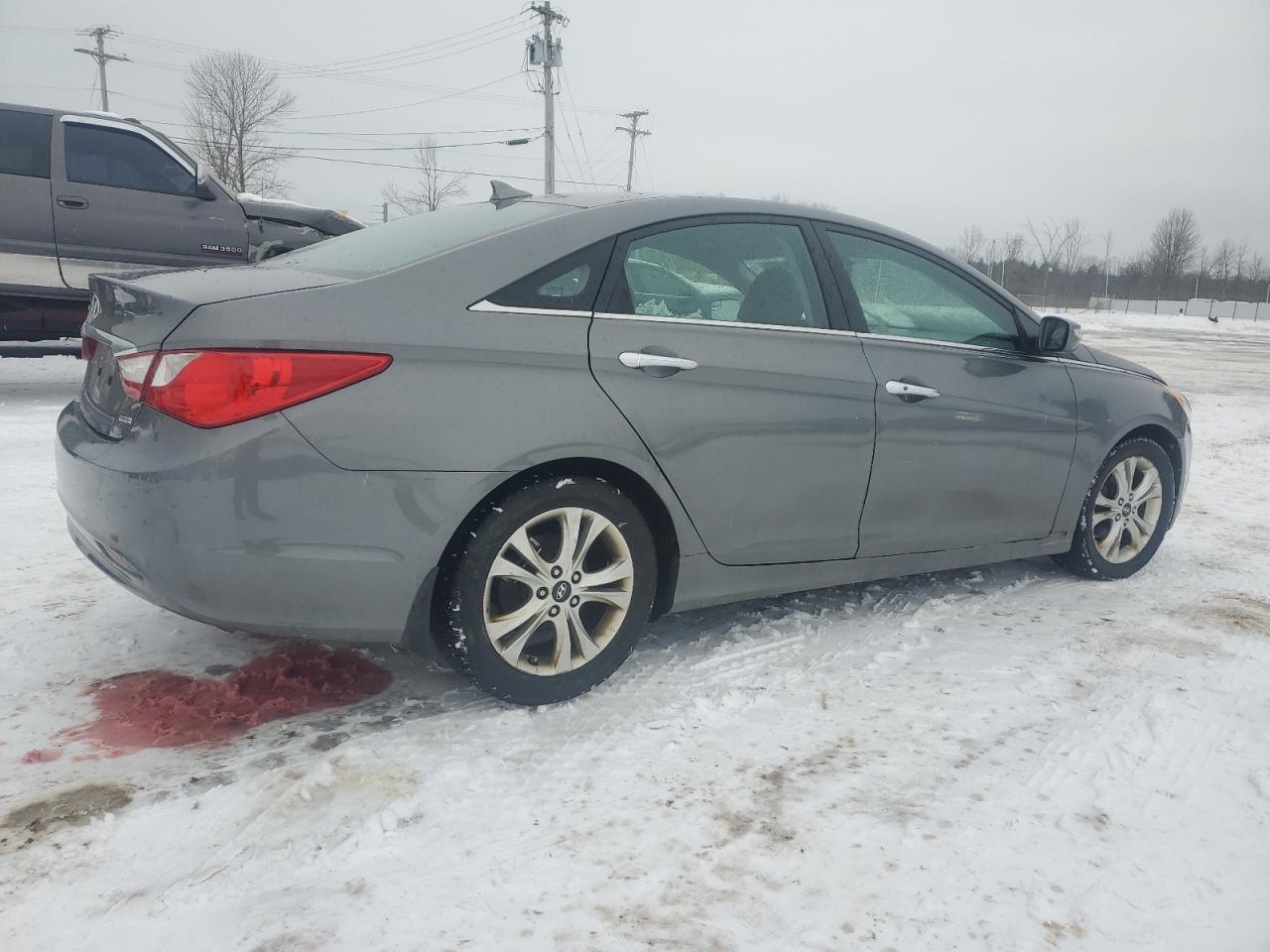 2013 Hyundai Sonata - Image 3