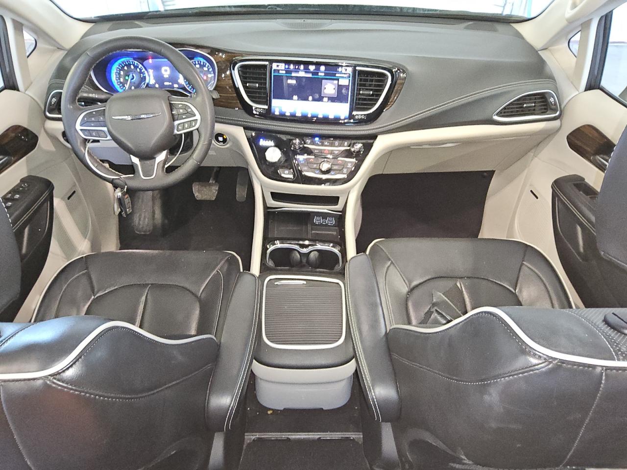 2022 Chrysler Pacifica - Image 8