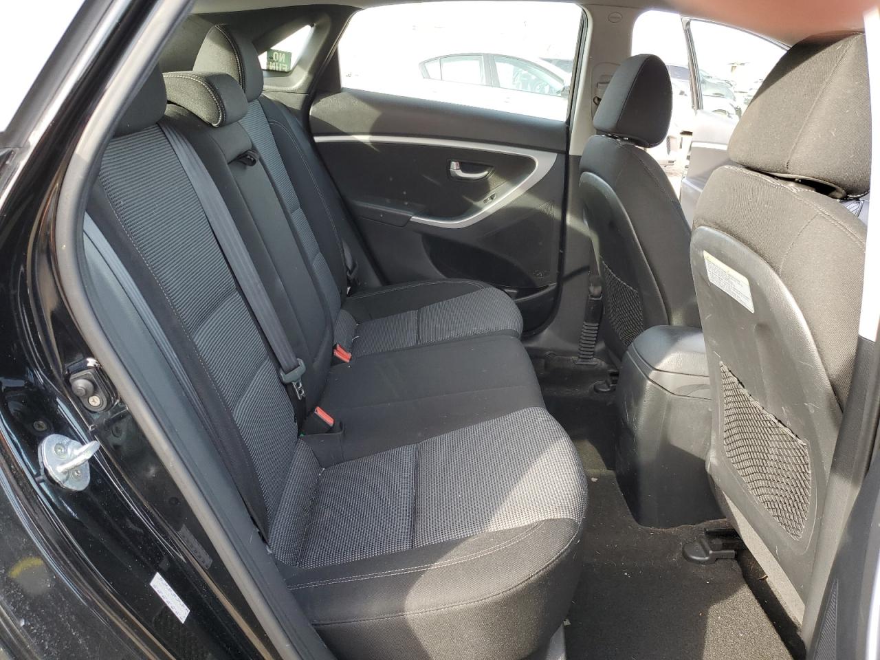 2016 Hyundai Elantra - Image 12