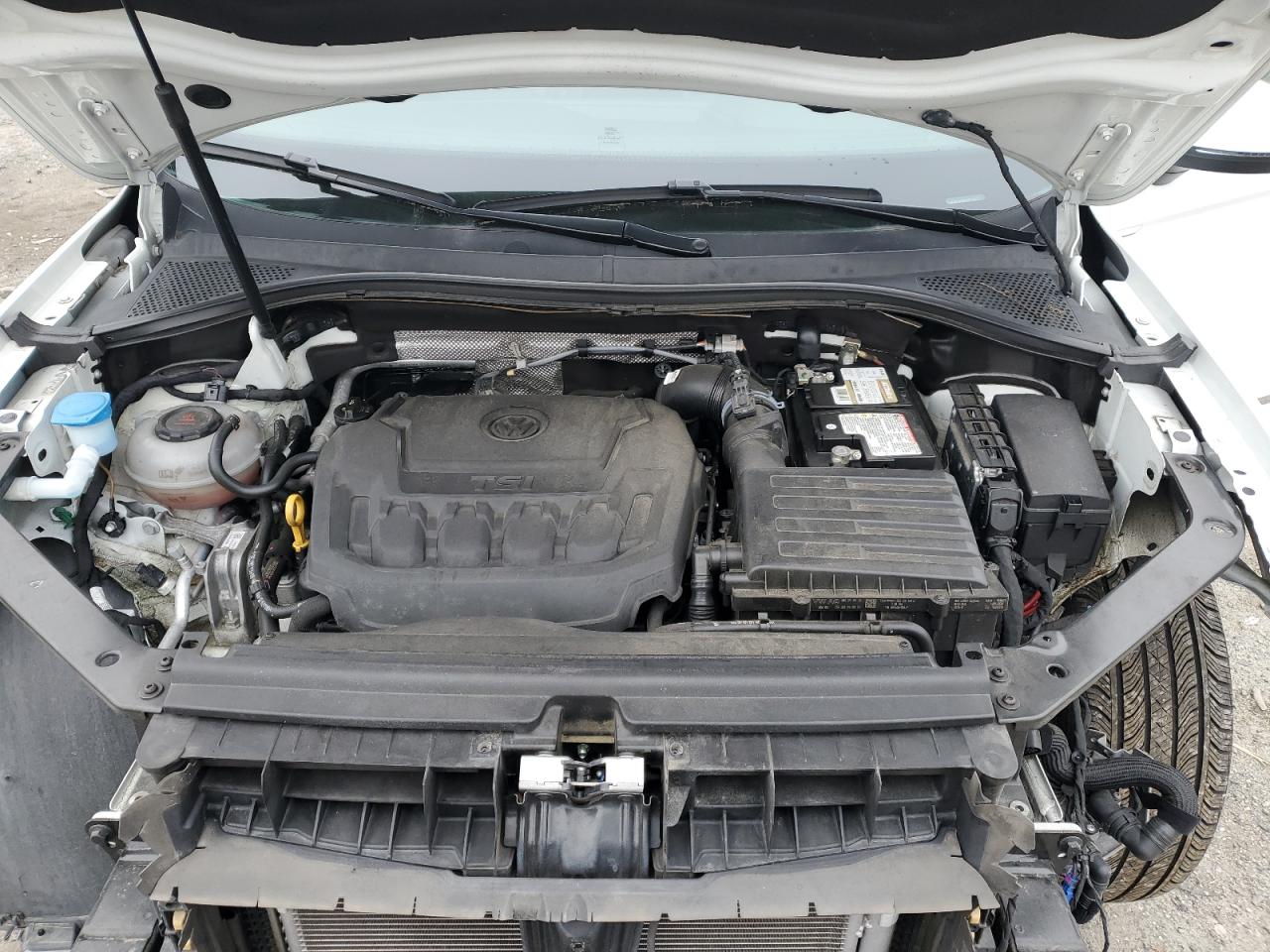 2018 Volkswagen Tiguan - Image 12