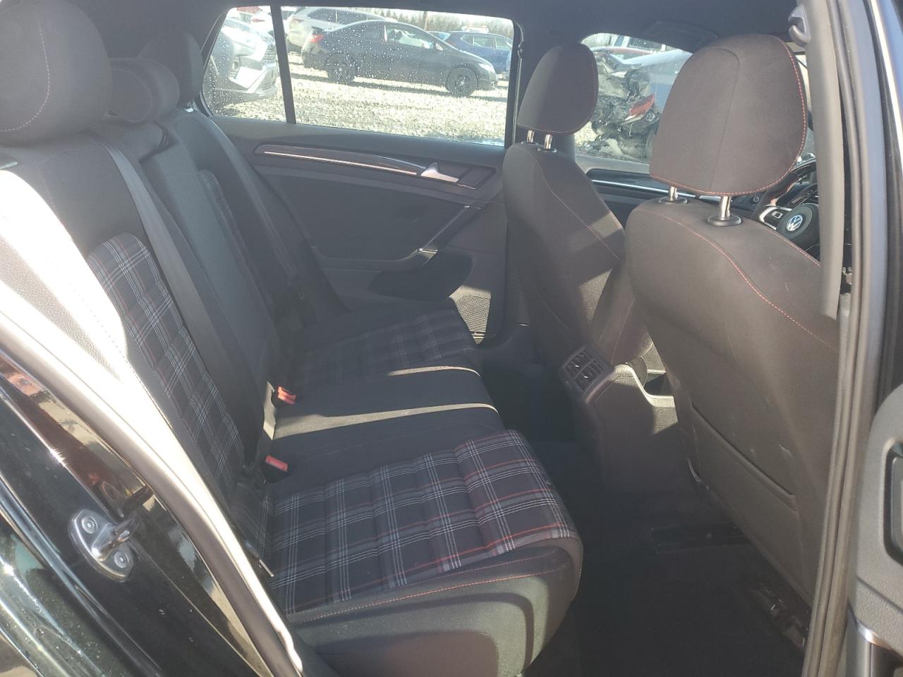 2017 Volkswagen GTI - Image 10