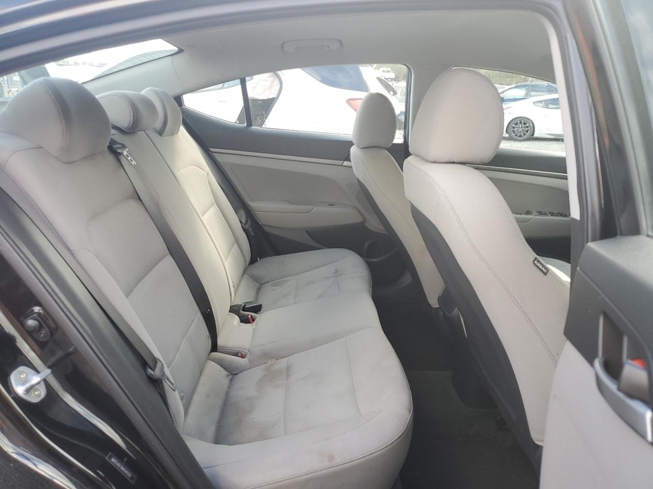 2017 Hyundai Elantra - Image 10
