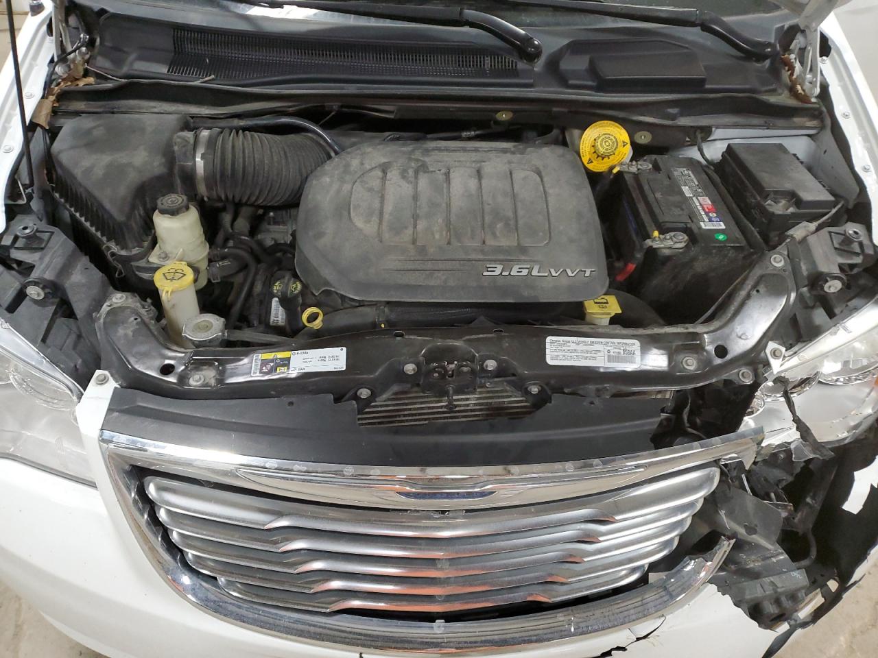 2014 Chrysler Town & Country - Image 12
