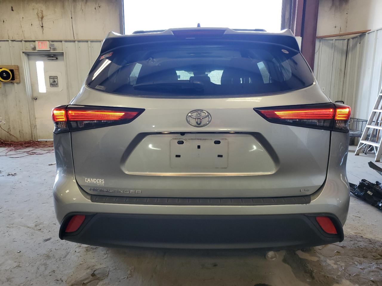 2022 Toyota Highlander - Image 6