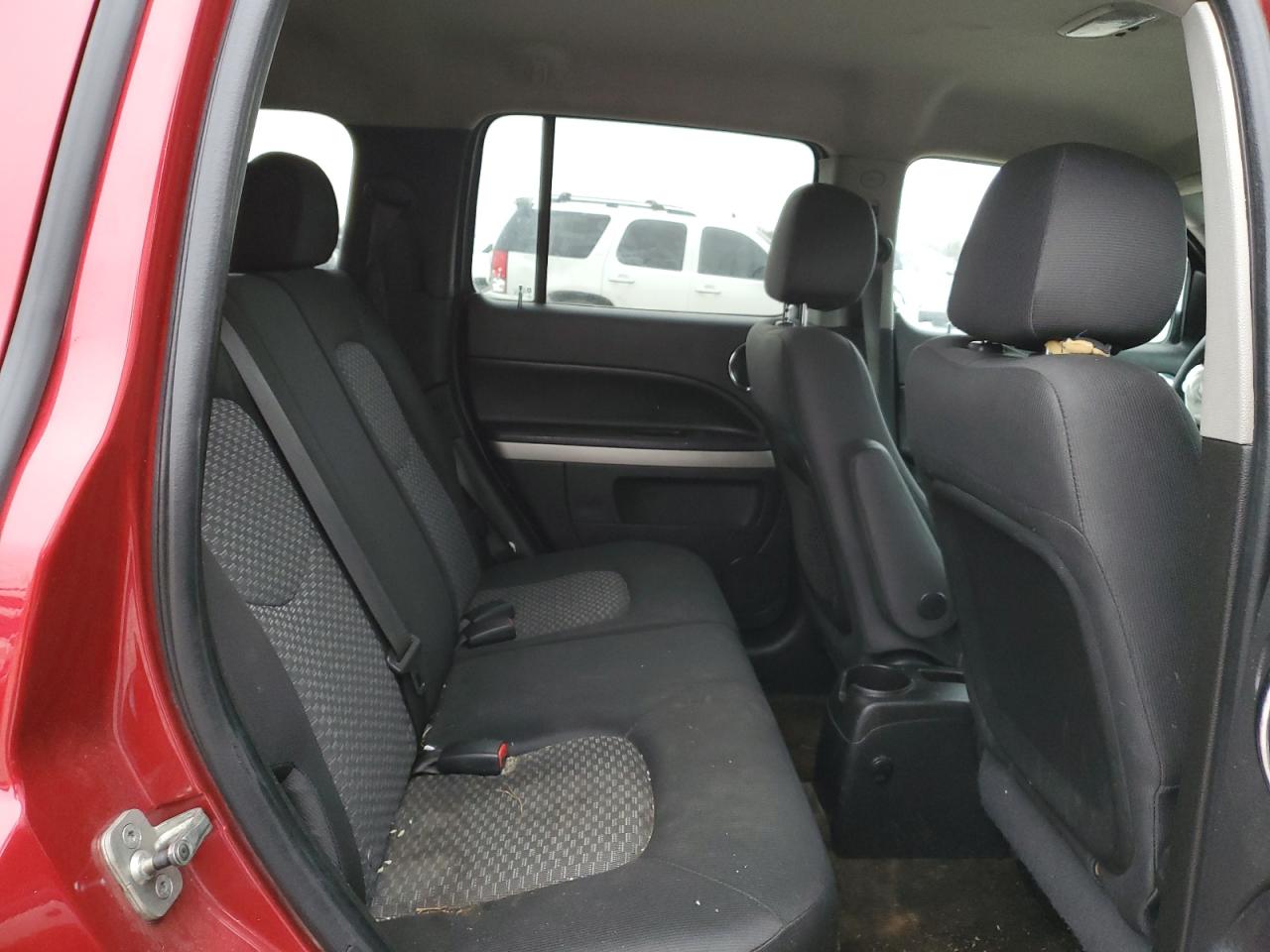 2011 Chevrolet HHR - Image 12