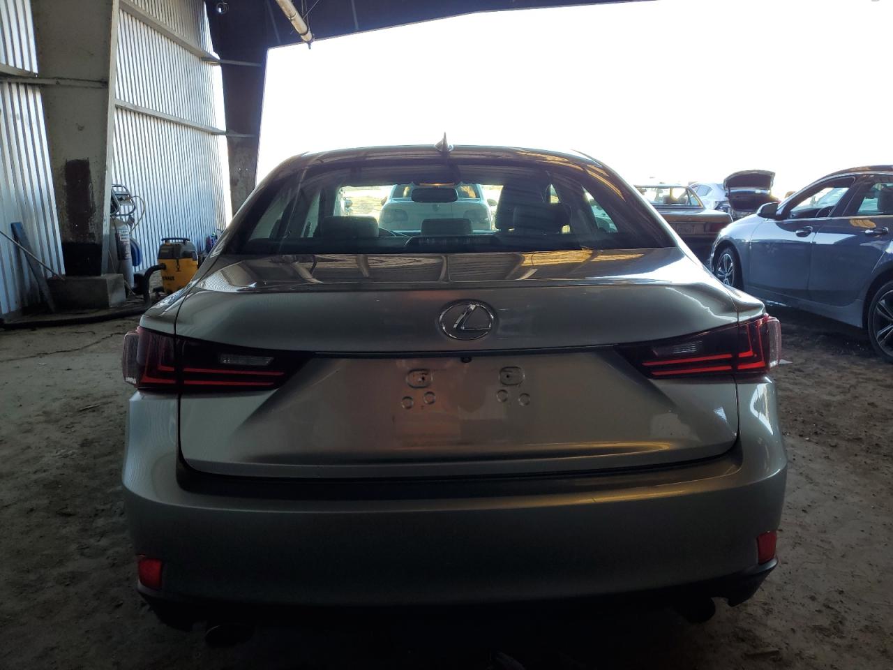 2015 Lexus IS - Image 6