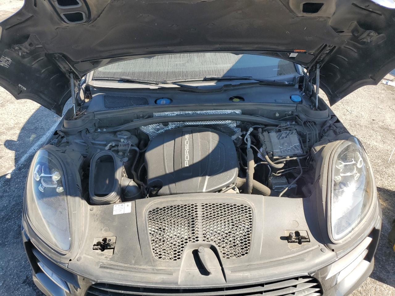 2020 Porsche Macan - Image 12