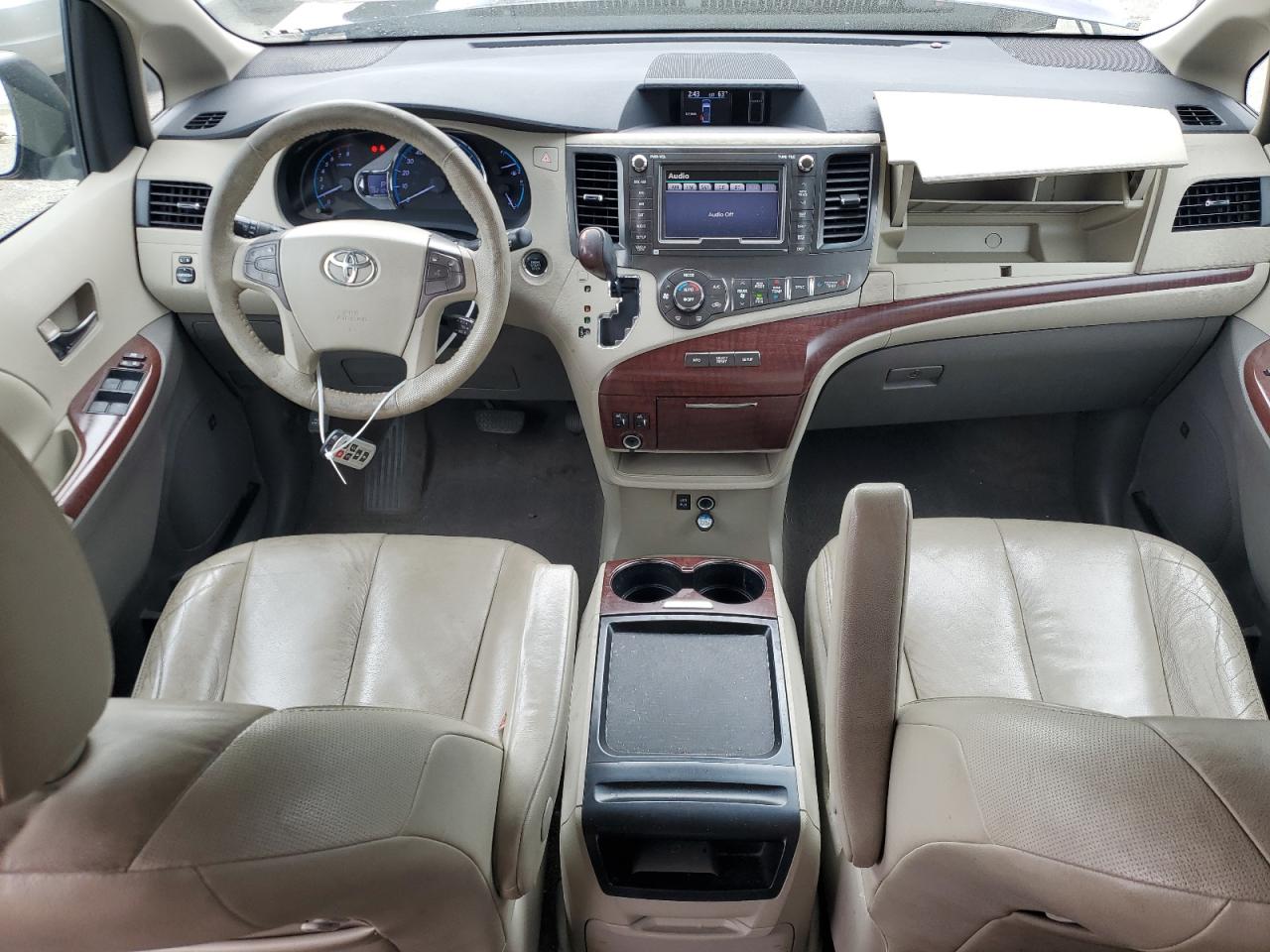 2011 Toyota Sienna - Image 8