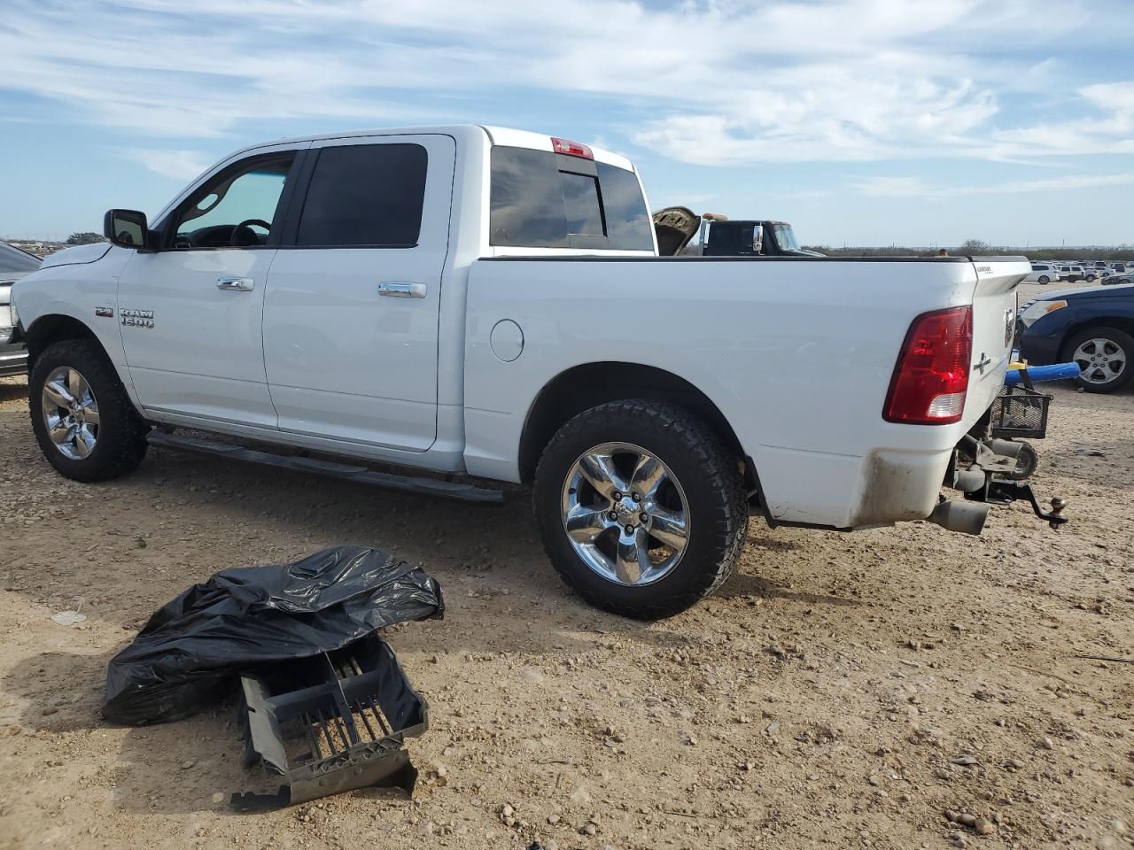 2016 RAM 1500 - Image 2