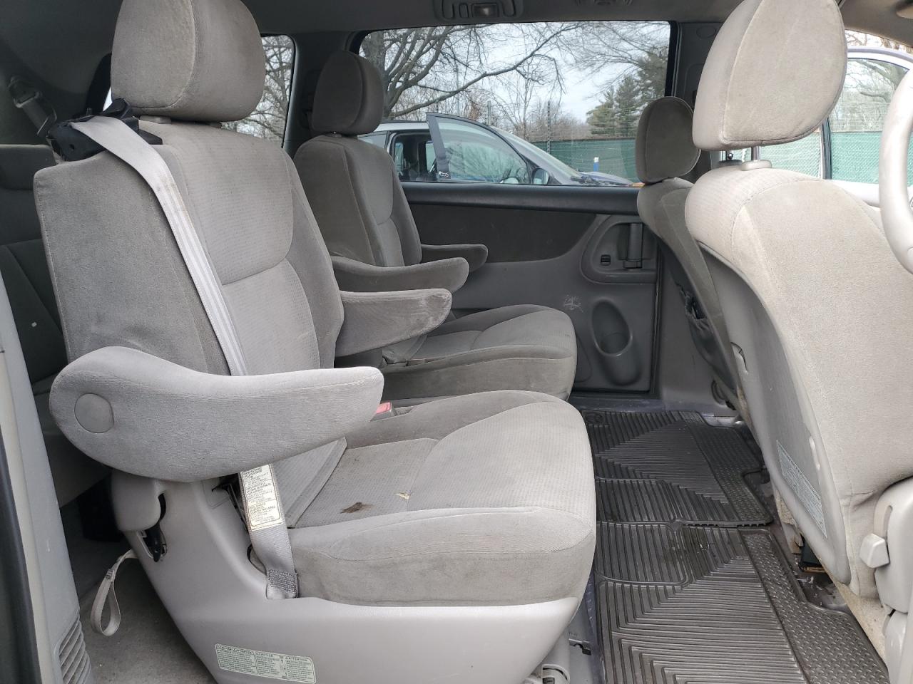 2005 Toyota Sienna - Image 11