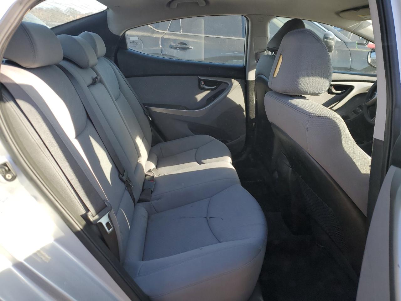 2013 Hyundai Elantra - Image 10