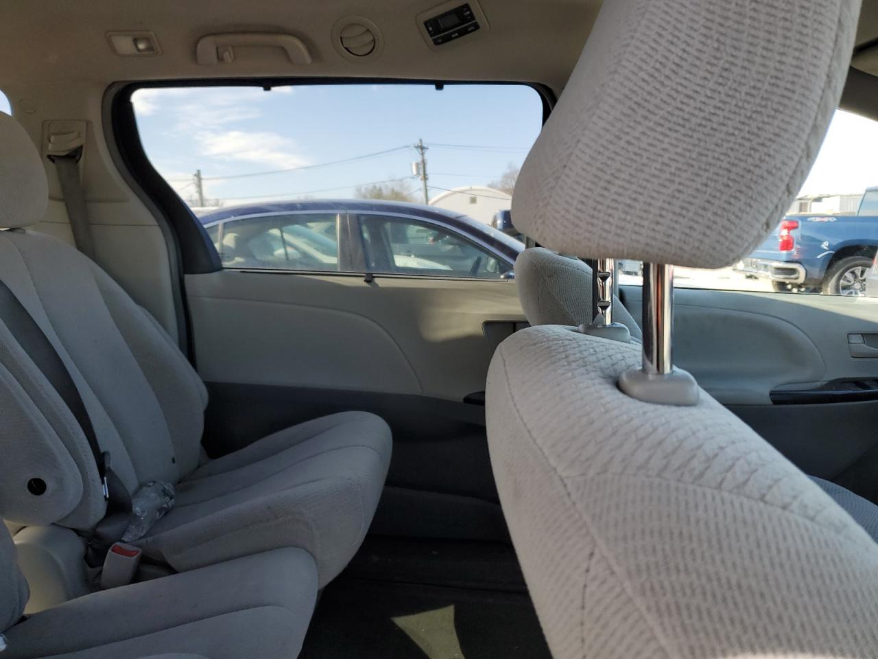 2013 Toyota Sienna - Image 11