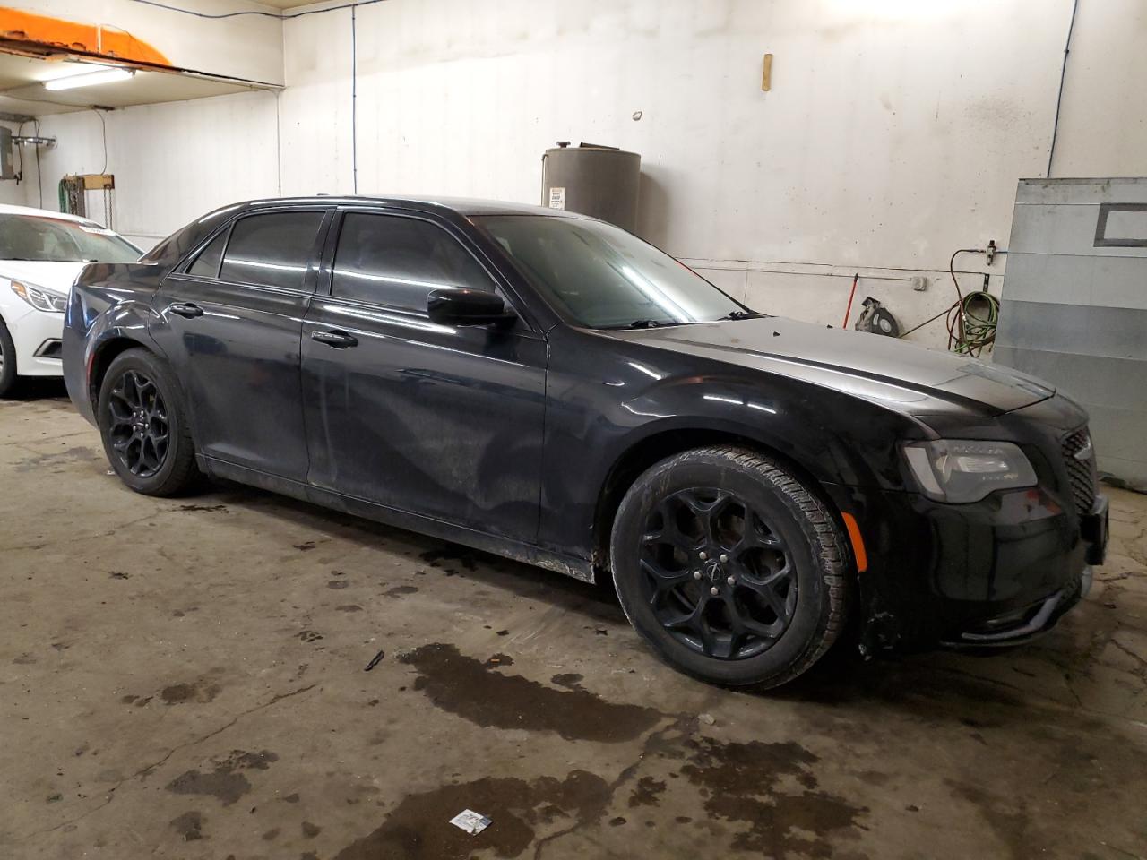 2017 Chrysler 300 - Image 4