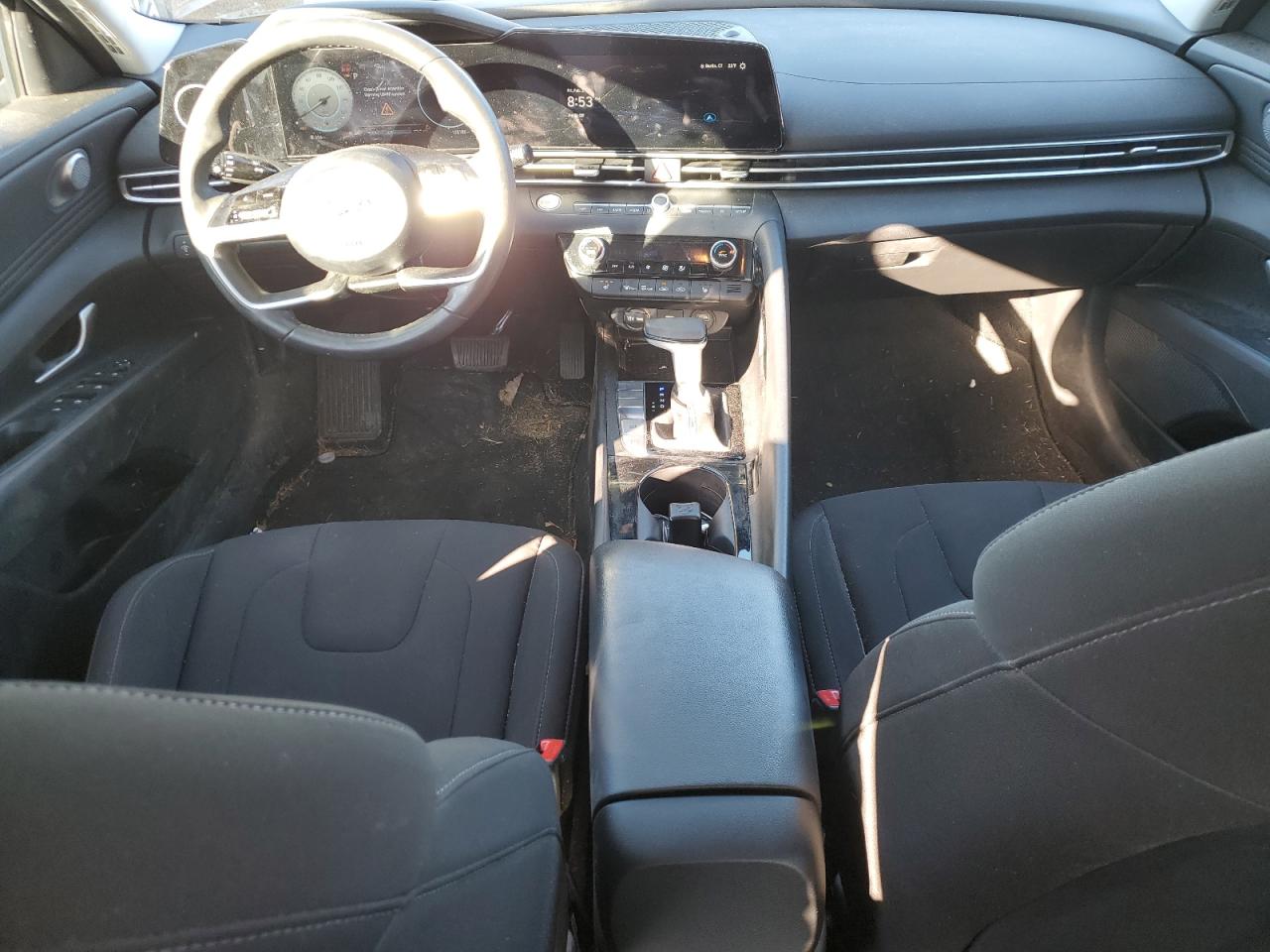 2023 Hyundai Elantra - Image 8