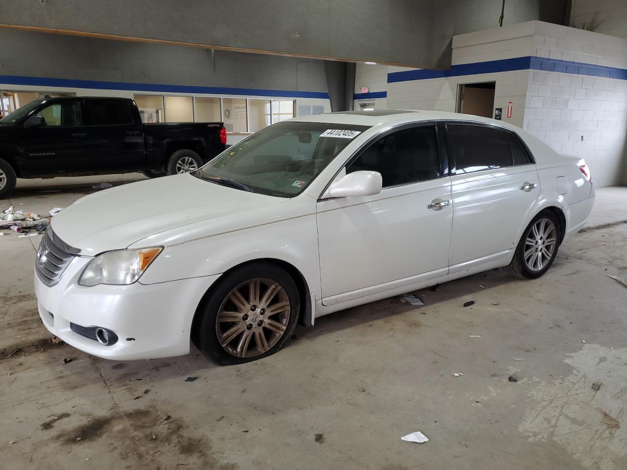 2009 Toyota Avalon - Image 1