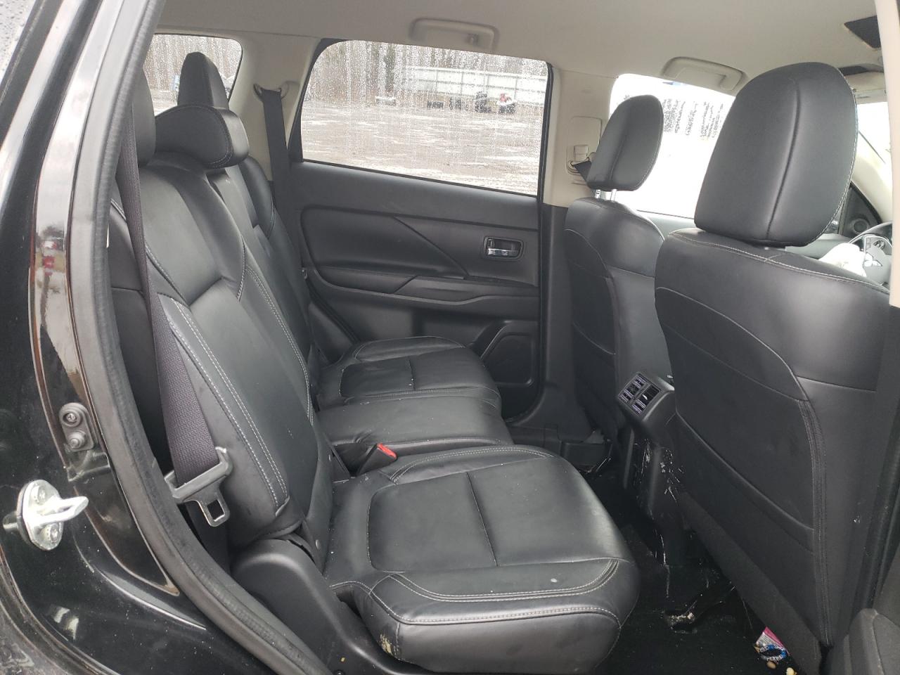 2020 Mitsubishi Outlander - Image 11